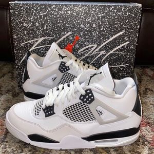 Jordan Retro 4 Military Black